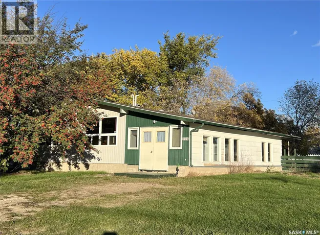 904 Railway AVENUE, Loon Lake, Saskatchewan S0M1L0
