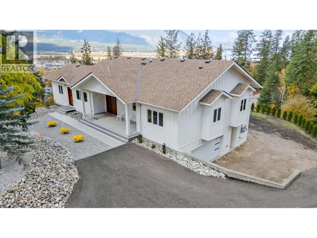 633 9 Street SE, Salmon Arm, British Columbia V1E2C2