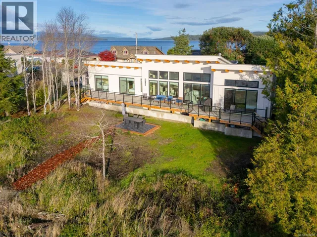 5496 Deep Bay Dr, Bowser, British Columbia V0R1G9