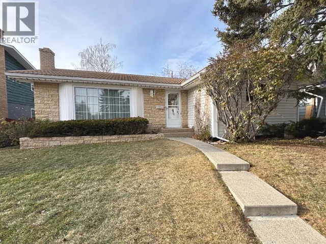 1320 Southbow Place SW, Calgary, Alberta T2W0X9