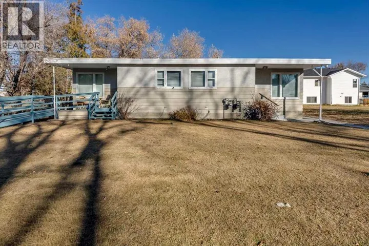 5218 & 5216 56 Ave, Ponoka, Alberta T4J1G6
