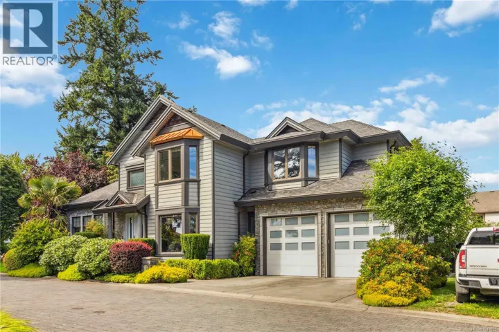 1702 De Sousa Pl, Saanich, British Columbia V8N3L2