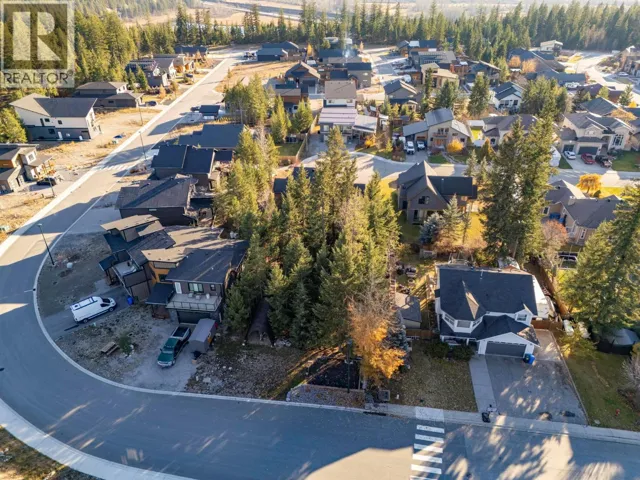 1526 Cedar Street, Golden, British Columbia V0A1H0