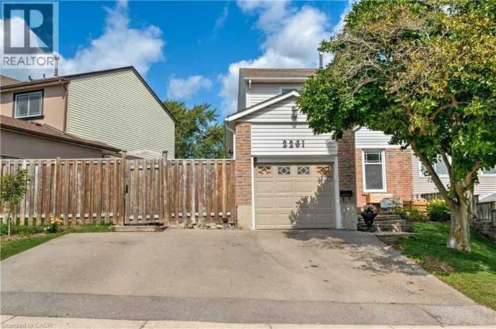 2261 LEOMINSTER Drive, Burlington, Ontario L7P3W8