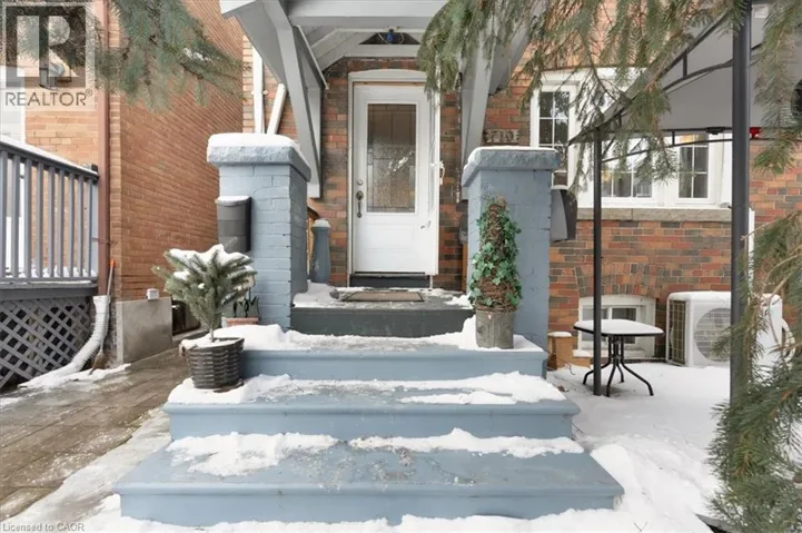 719 KINGSTON Road, Toronto, Ontario M4E1R8
