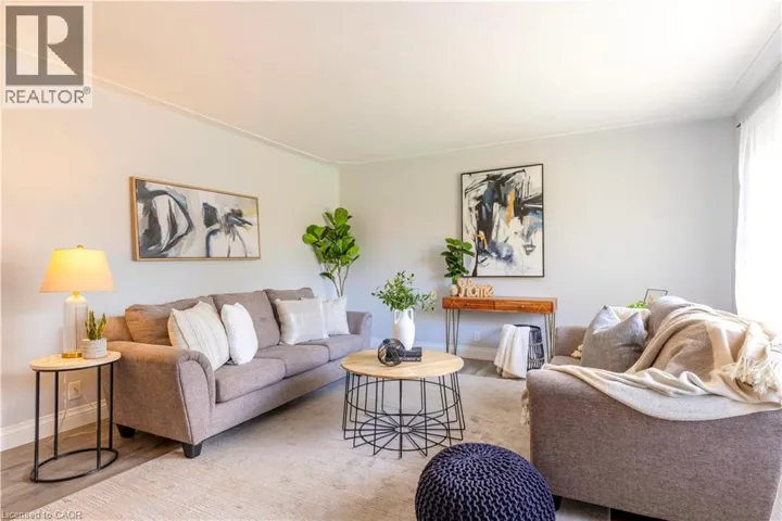 40 KERMAN Avenue, Grimsby, Ontario L3M3W5