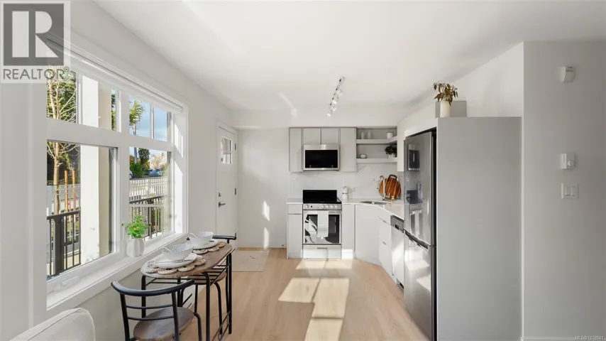 2202 4201 Tyndall Ave, Saanich, British Columbia V8N0C4
