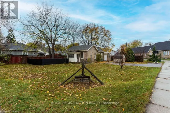 257 GRAND RIVER AVENUE, Brantford, Ontario N3T4Y5