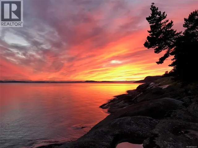 608 & 610 Tumbo Channel Rd, Saturna Island, British Columbia V0N2Y0