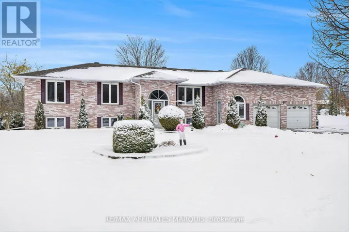 8 DAVIS LANE, Rideau Lakes, Ontario K7A4S5