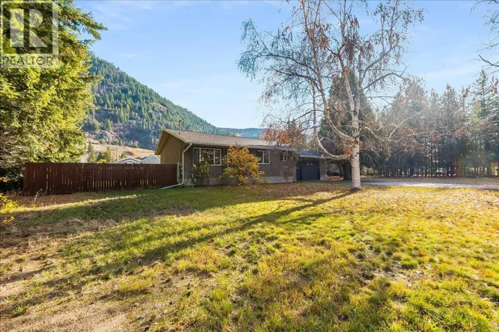 940 Columbia Road, Castlegar, British Columbia V1N4K5