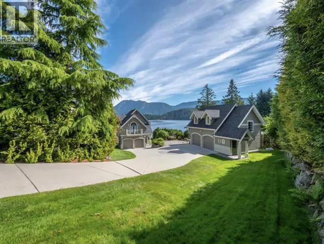 6560 N GALE AVENUE, Sechelt, British Columbia V7Z0L1