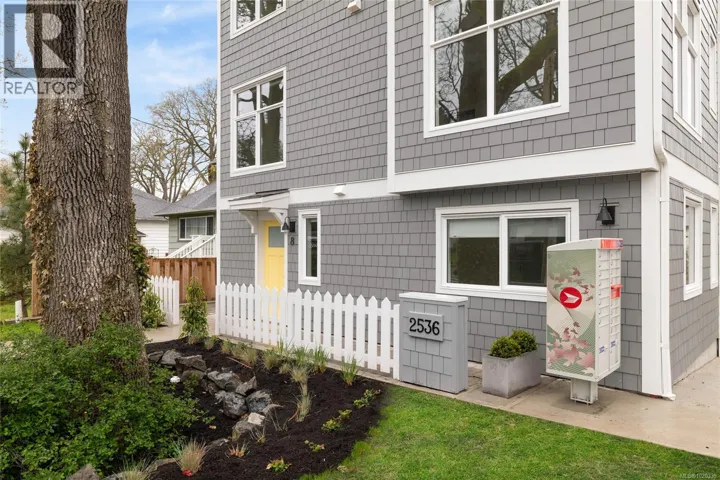 8 2536 Shelbourne St, Victoria, British Columbia V8R4L5