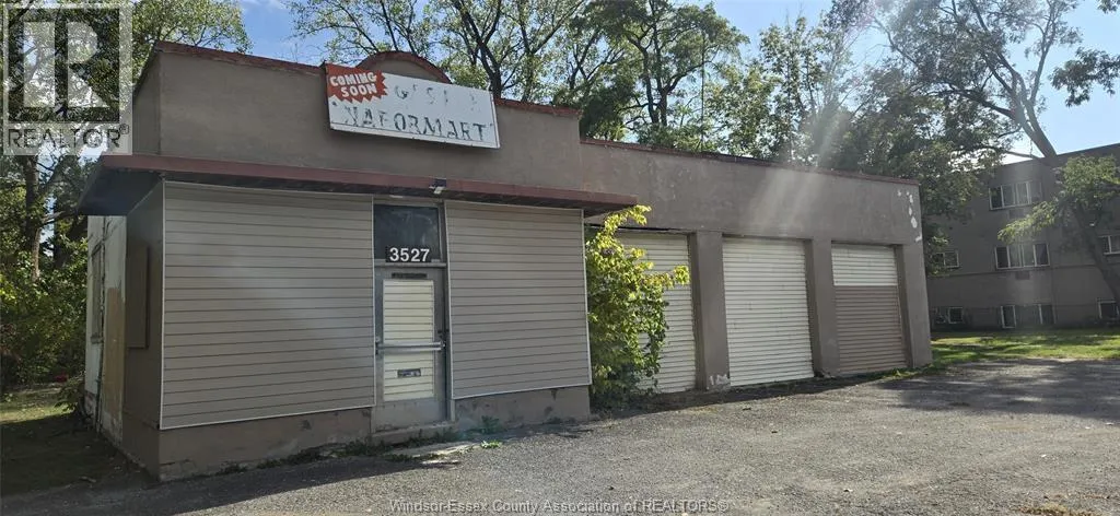 3527 SANDWICH STREET, Windsor, Ontario N9C1B6