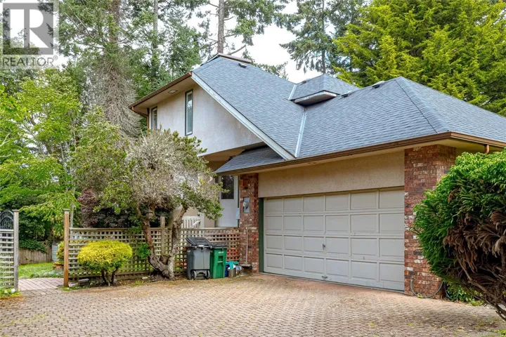 3910 Gibson Crt, Saanich, British Columbia V8N6E2