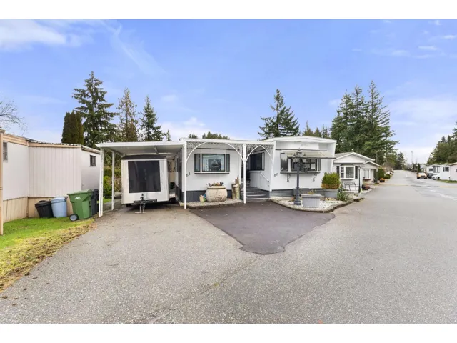 61 24330 FRASER HIGHWAY, Langley, British Columbia V3A4R3