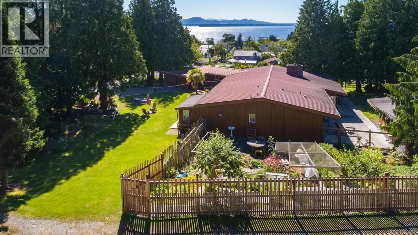410 17th Ave, Sointula, British Columbia V0N3E0