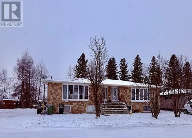 113 Cedar CRES, Longlac, Ontario P0T2A0