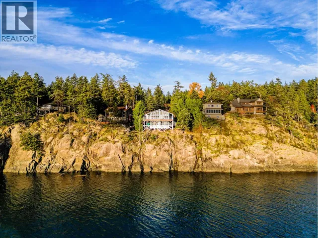 37189 SCHOONER WAY, Pender Island, British Columbia V0N2M2