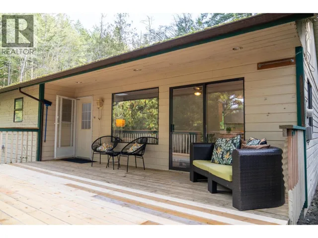 37150 SCHOONER WAY, Pender Island, British Columbia V0N2M2
