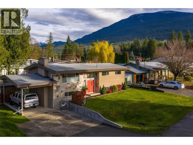 1976 Maddocks Road, Revelstoke, British Columbia V0E2S0