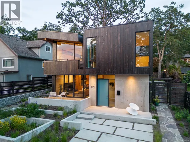 3025 Jackson St, Victoria, British Columbia V8T3Z7