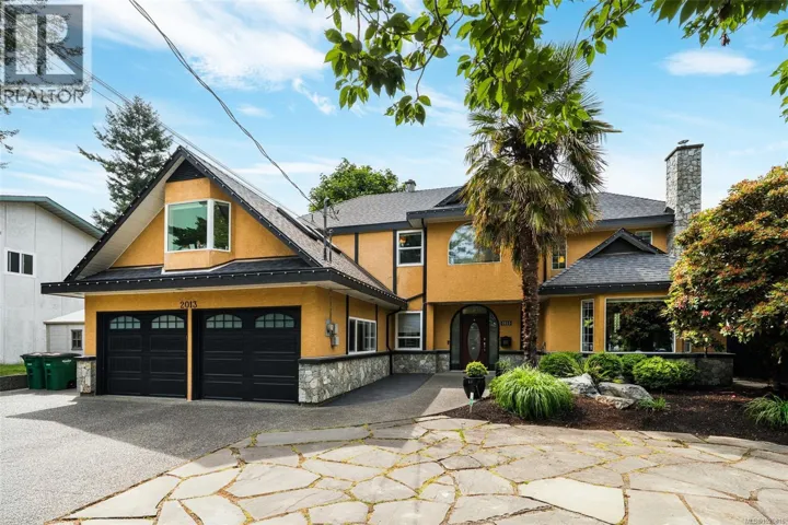 2013 Ferndale Rd, Saanich, British Columbia V8N2Y4