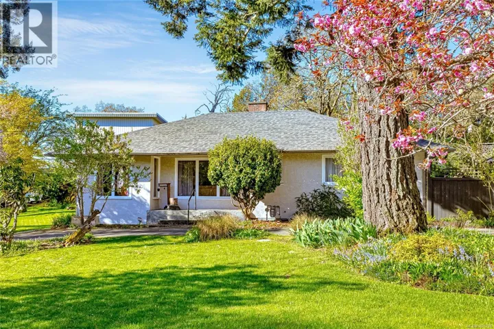 886 Cunningham Rd, Esquimalt, British Columbia V9A4M6