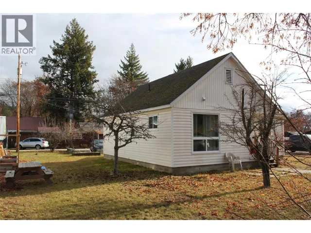 201 6th Avenue NW, Nakusp, British Columbia V0G1R0