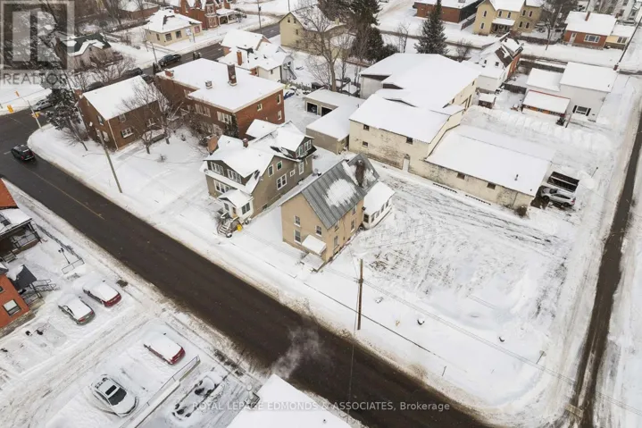 231 CECELIA STREET, Pembroke, Ontario K8A1R8
