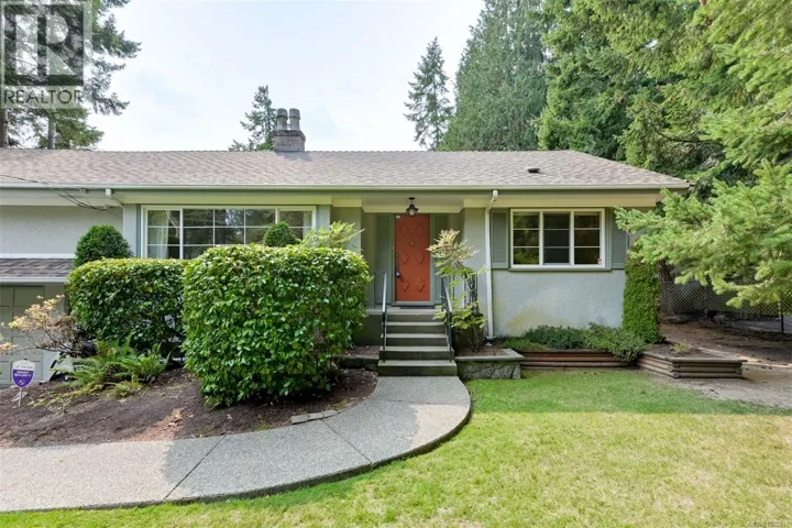 2587 MacDonald Dr W, Saanich, British Columbia V8N1X7