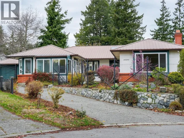 4220 Wakefield Pl, Saanich, British Columbia V8N6E5