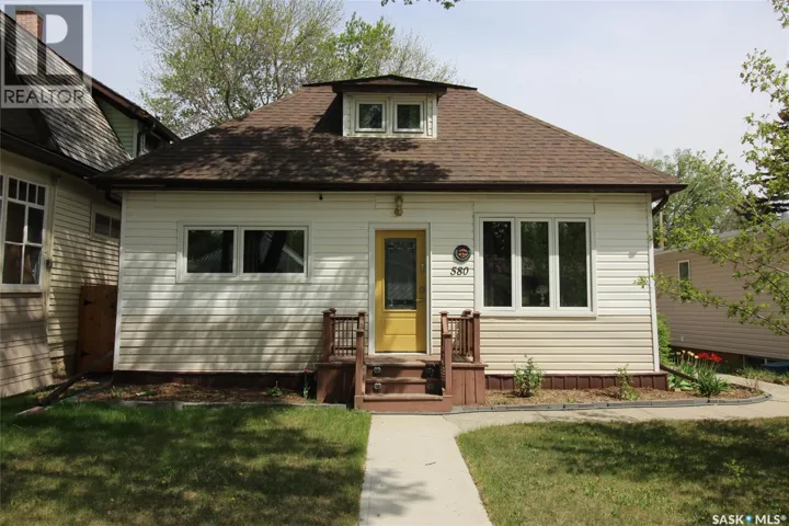 580 1st STREET E, Shaunavon, Saskatchewan S0N2M0