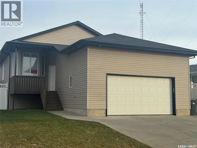916 3rd STREET SE, Weyburn, Saskatchewan S4H3J8