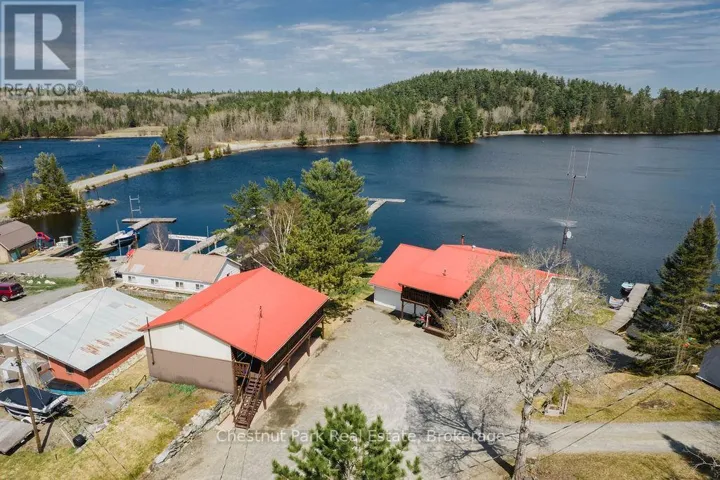 Motel on left, Main lodge on right