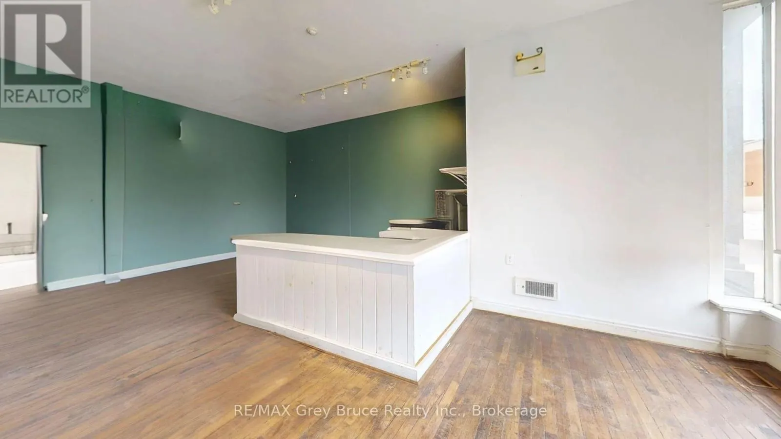 Commercial Sale For Sale