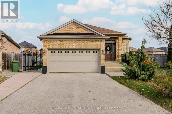 7 CARMICHAEL COURT, Caledon (Bolton West), Ontario L7E2L8