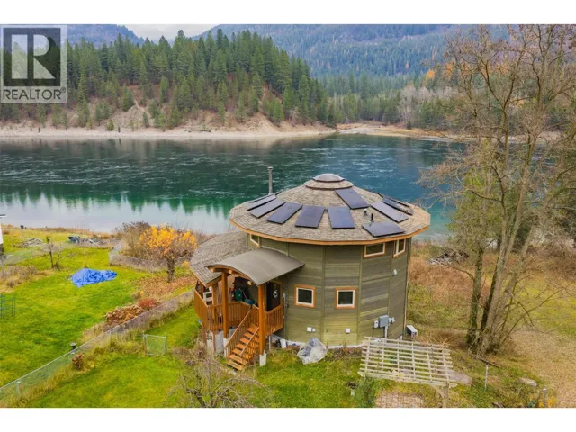 810A 16th Avenue, Genelle, British Columbia V0G1G0