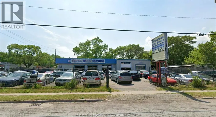 940 GILES West, Windsor, Ontario N9A6J1