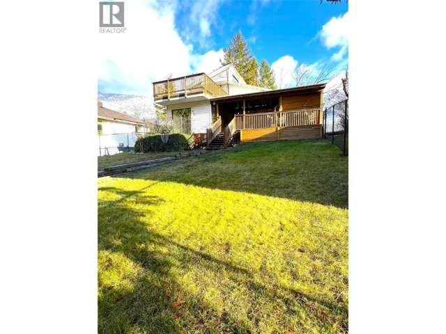 613 11th Avenue, Castlegar, British Columbia V1N1J7