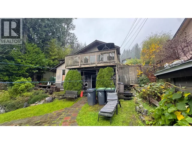 2071 DEEP COVE ROAD, North Vancouver, British Columbia V7G1S8