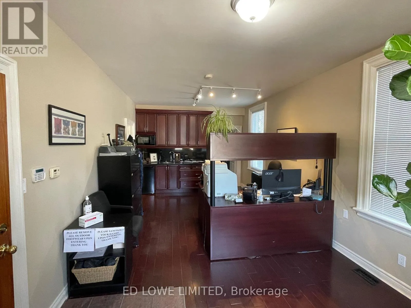 Commercial Sale For Sale