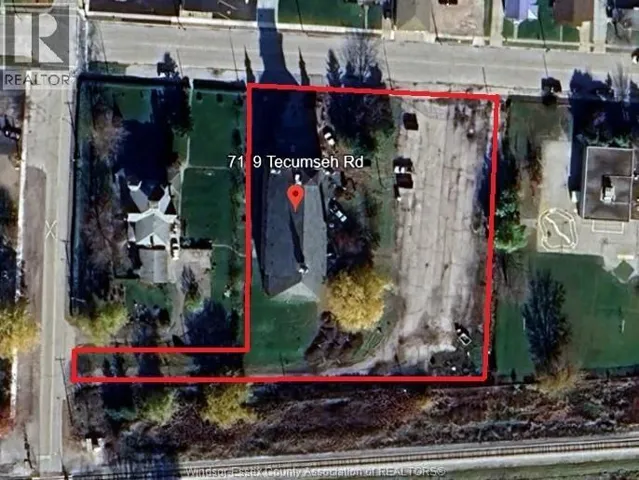 7119 TECUMSEH ROAD, Lakeshore, Ontario N8T3K4