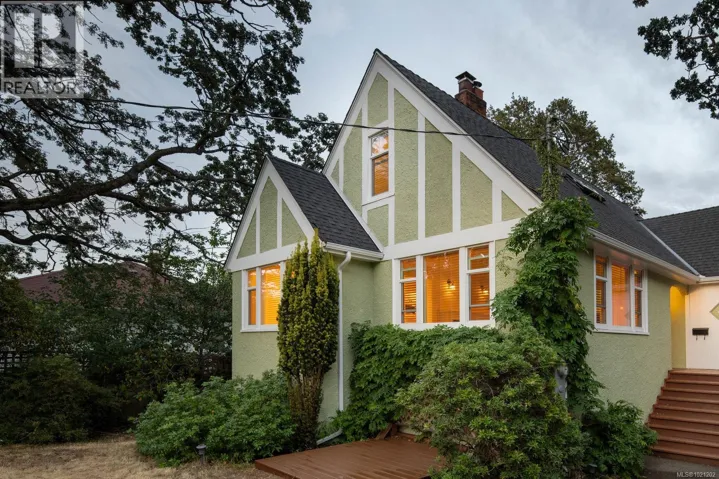 1959 Hampshire Rd, Oak Bay, British Columbia V8R5T9