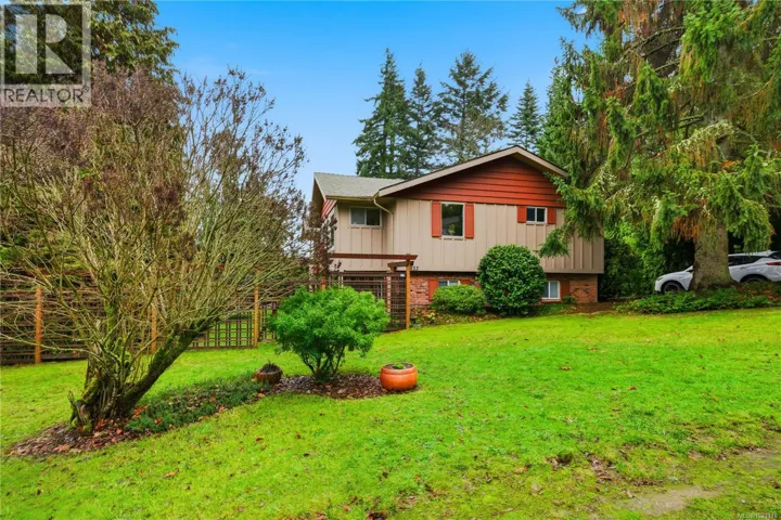 833 Alvarado Terr, Saanich, British Columbia V8Y1G5