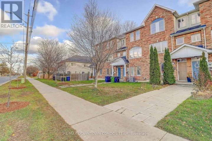 4271A LAWRENCE AVENUE E, Toronto (West Hill), Ontario M1E2S8