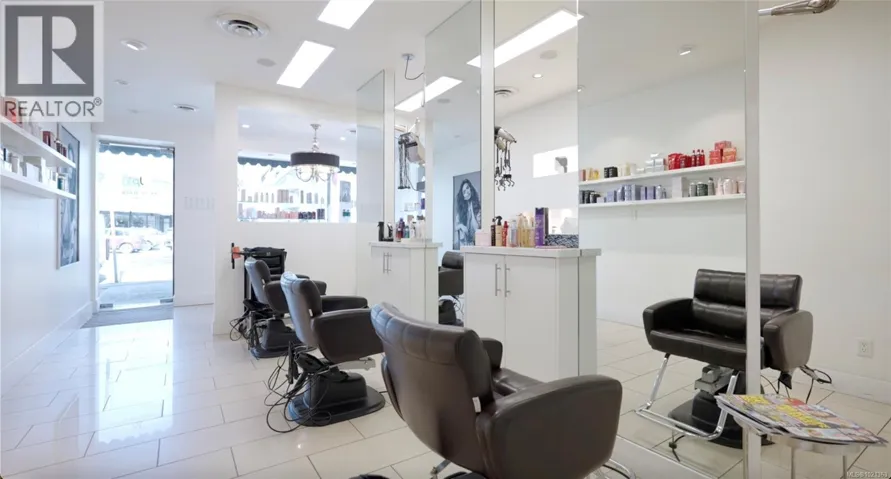 2047 Oak Bay Ave, Oak Bay, British Columbia V8R1E5