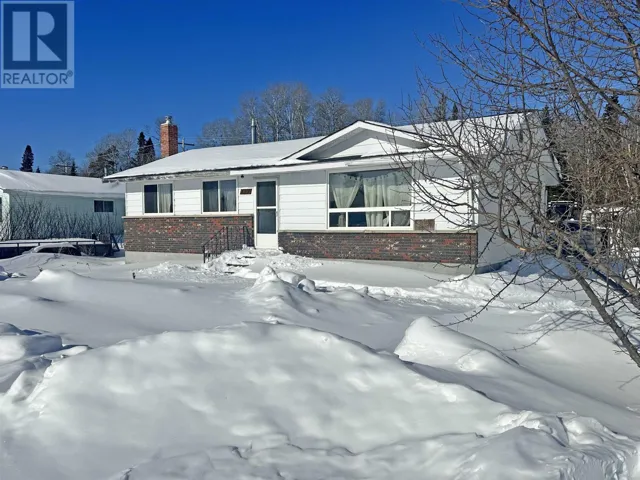 124 Highland Crescent, Nakina, Ontario P0T2H0