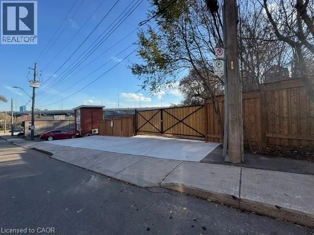 43 GLEN Road, Hamilton, Ontario L8S3M6