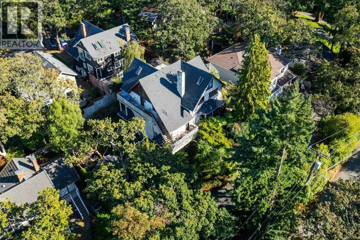 1043/1045 Belmont Ave, Victoria, British Columbia V8S3T4